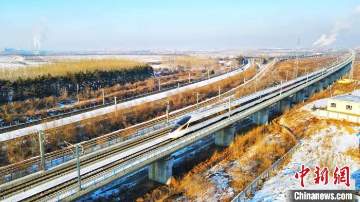 動(dòng)車組列車在運(yùn)行中?！」F提供
