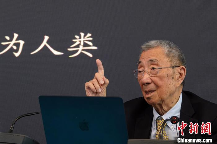 高能論壇上，丁肇中先生與現(xiàn)場聽眾交流?！?lt;a target='_blank' href='/'><p  align=