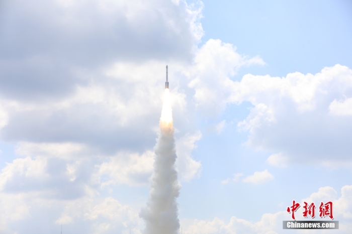 北京時間 2023年9月10日12時30分，中國在太原衛(wèi)星發(fā)射中心使用長征六號改運載火箭，成功將遙感四十號衛(wèi)星發(fā)射升空，衛(wèi)星順利進(jìn)入預(yù)定軌道，發(fā)射任務(wù)獲得圓滿成功。該衛(wèi)星主要用于開展電磁環(huán)境探測及相關(guān)技術(shù)試驗。此次任務(wù)是長征系列運載火箭第487次飛行。王曉虎 攝