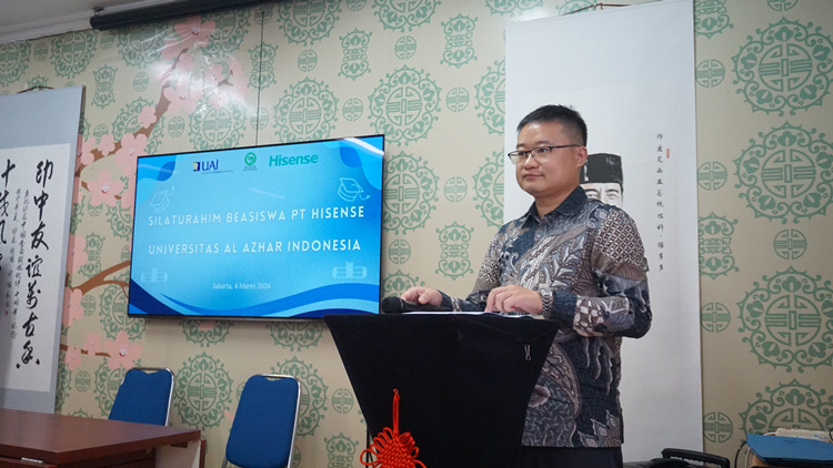 海信印尼公司總經理李現(xiàn)委致辭。阿拉扎大學孔子學院供圖