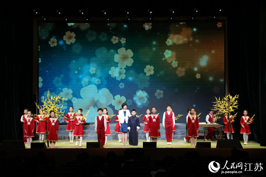 來自淮安市周恩來紅軍小學(xué)的紅色故事宣講《一品梅香》。劉澤攝