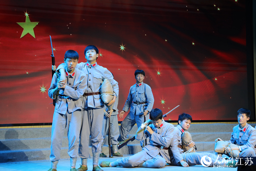 來自淮安曙光雙語學(xué)校初中部帶來的紅色故事宣講《讓“武士道”跪下的車橋戰(zhàn)役》。劉澤攝