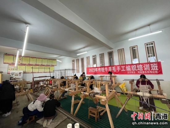 圖為傳統(tǒng)牛羊毛手工編織培訓(xùn)現(xiàn)場。馬玉玲 攝