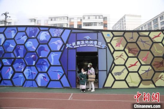 圖為西寧市第一中學(xué)濕地科普宣教館。　李江寧 攝