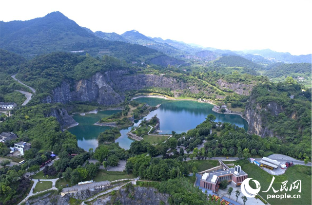 由廢棄礦山改建成的銅鑼山礦山公園。人民網(wǎng)記者 劉祎攝