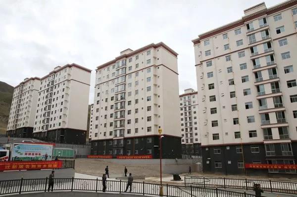 圖為修建一新的柳梧新區(qū)康樂小區(qū)一角。圖片來源：中國(guó)西藏新聞網(wǎng) 攝影：姚海全