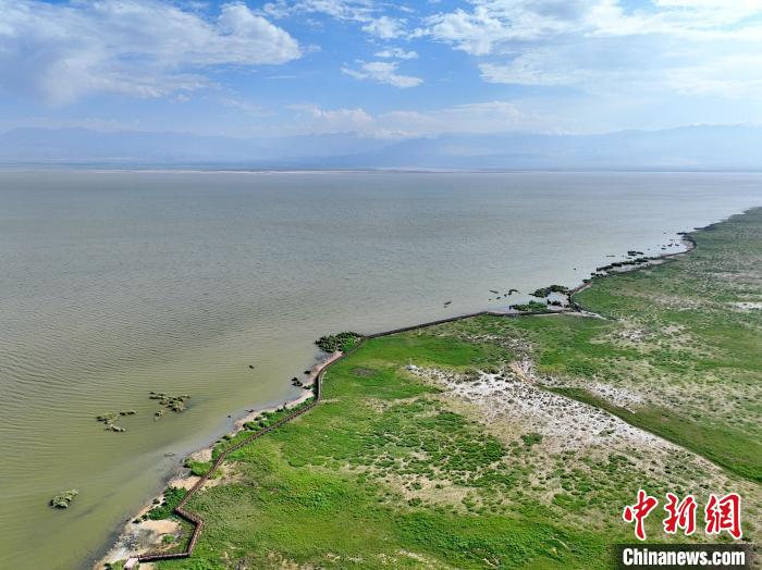 圖為航拍都蘭湖國家濕地公園。　祁增蓓 攝