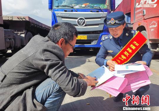 推行“放管服”西藏路政走基層、聽意見