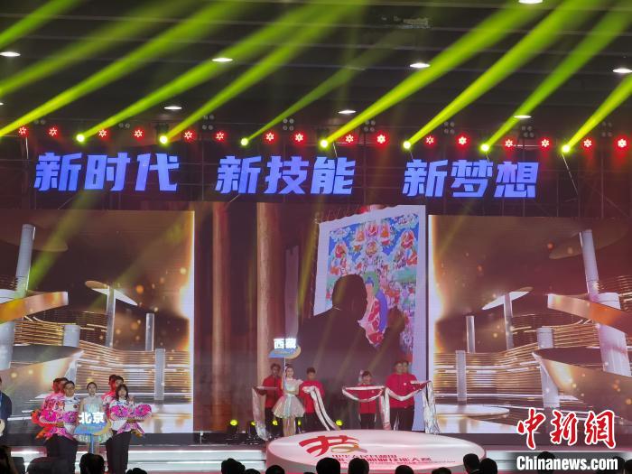 圖為西藏選手亮相第一屆全國(guó)技能大賽?！⊥趺?攝