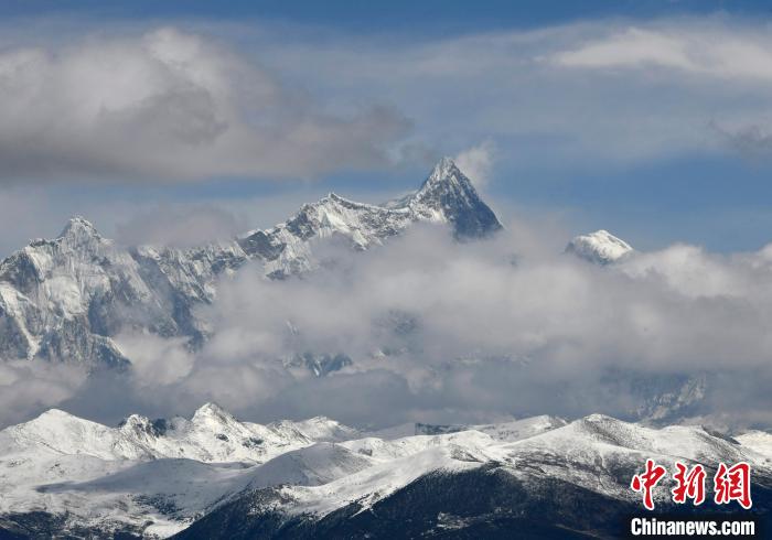 2月17日，西藏林芝色季拉山觀景臺拍到的南迦巴瓦峰?！±盍?攝