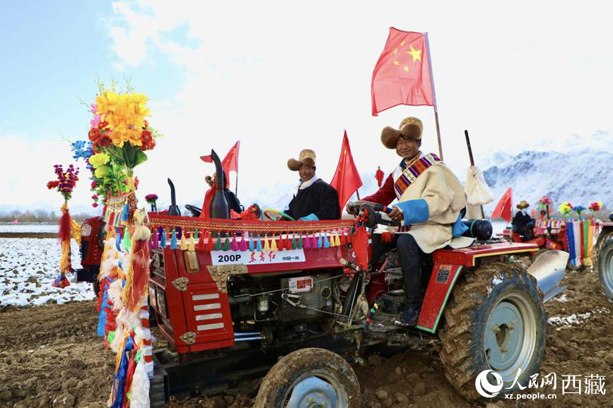 拉薩市墨竹工卡縣唐加鄉(xiāng)莫沖村的春耕儀式現(xiàn)場(chǎng)。人民網(wǎng) 次仁羅布攝